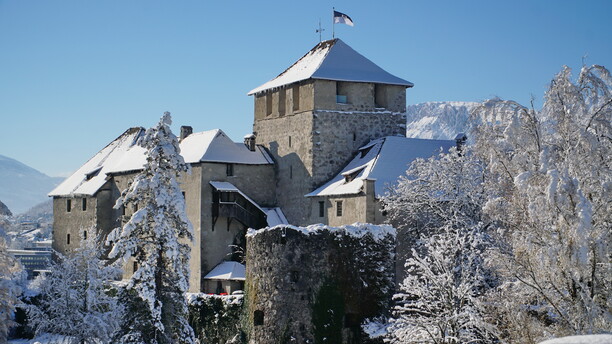 Schattenburg im Schnee