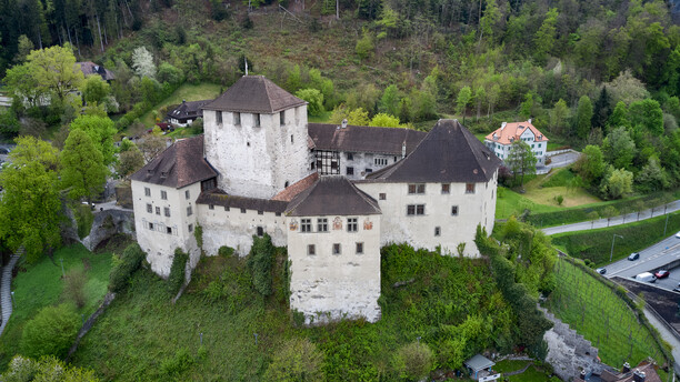 Von Maurern, Glasern und Zimmerleuten Familienführung - Wir bauen eine Burg