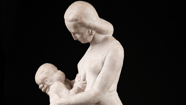 Egal ob Skulptur oder Bild, finde Mamas mit Kind im Museum! Wie viele Darstellungen von Mamas mit Kindern gibt es im Museum?